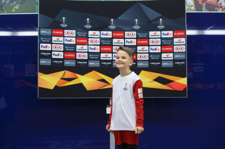 «Юный арбитр KIA» открыл матч Лиги Европы УЕФА БАТЭ-Челси